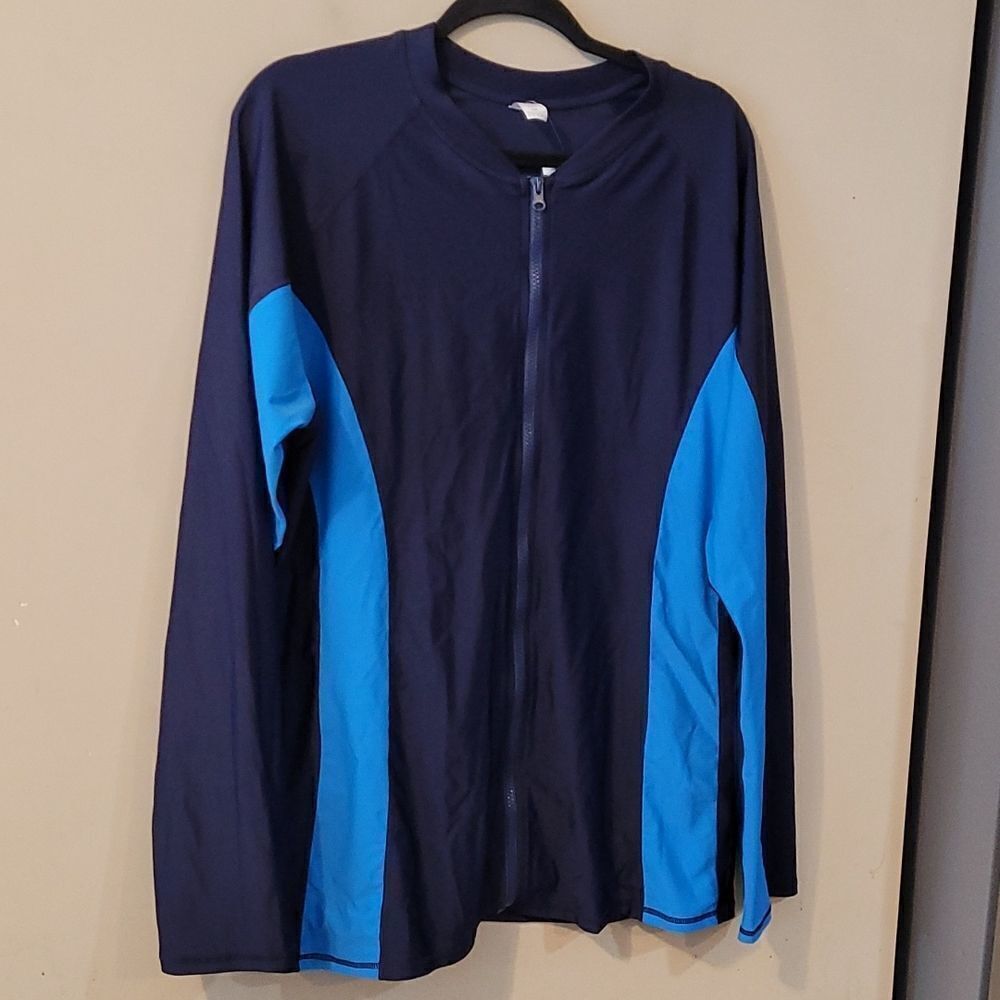 Enjoy the sunshine 🌞  swim 🏊‍♀️ top NWT 2X